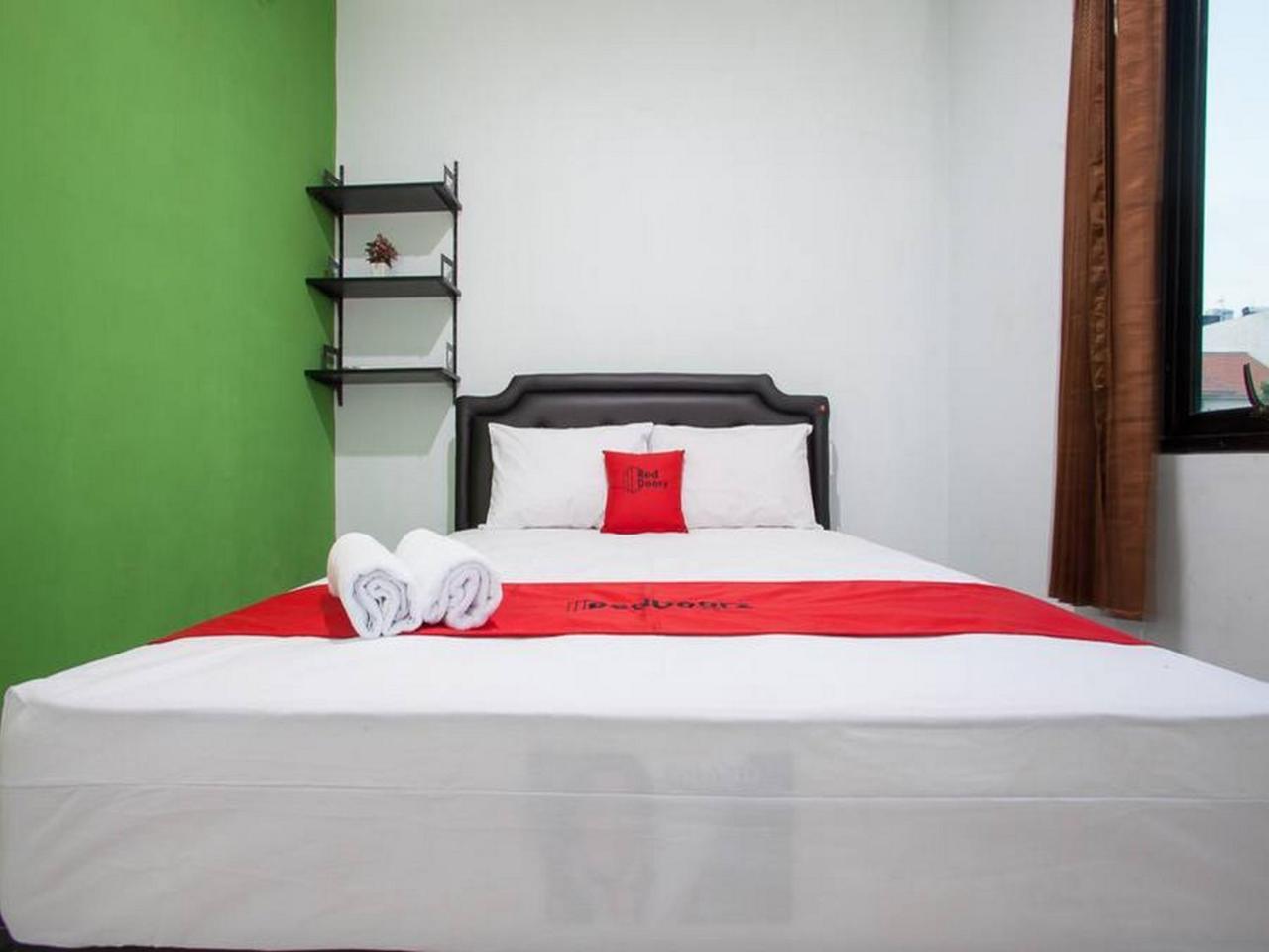 เรดดอร์ซ ชาเรียะห์ เนียร์ ดีบีแอล อารีนา 2 Hotel สุราบายา ภายนอก รูปภาพ