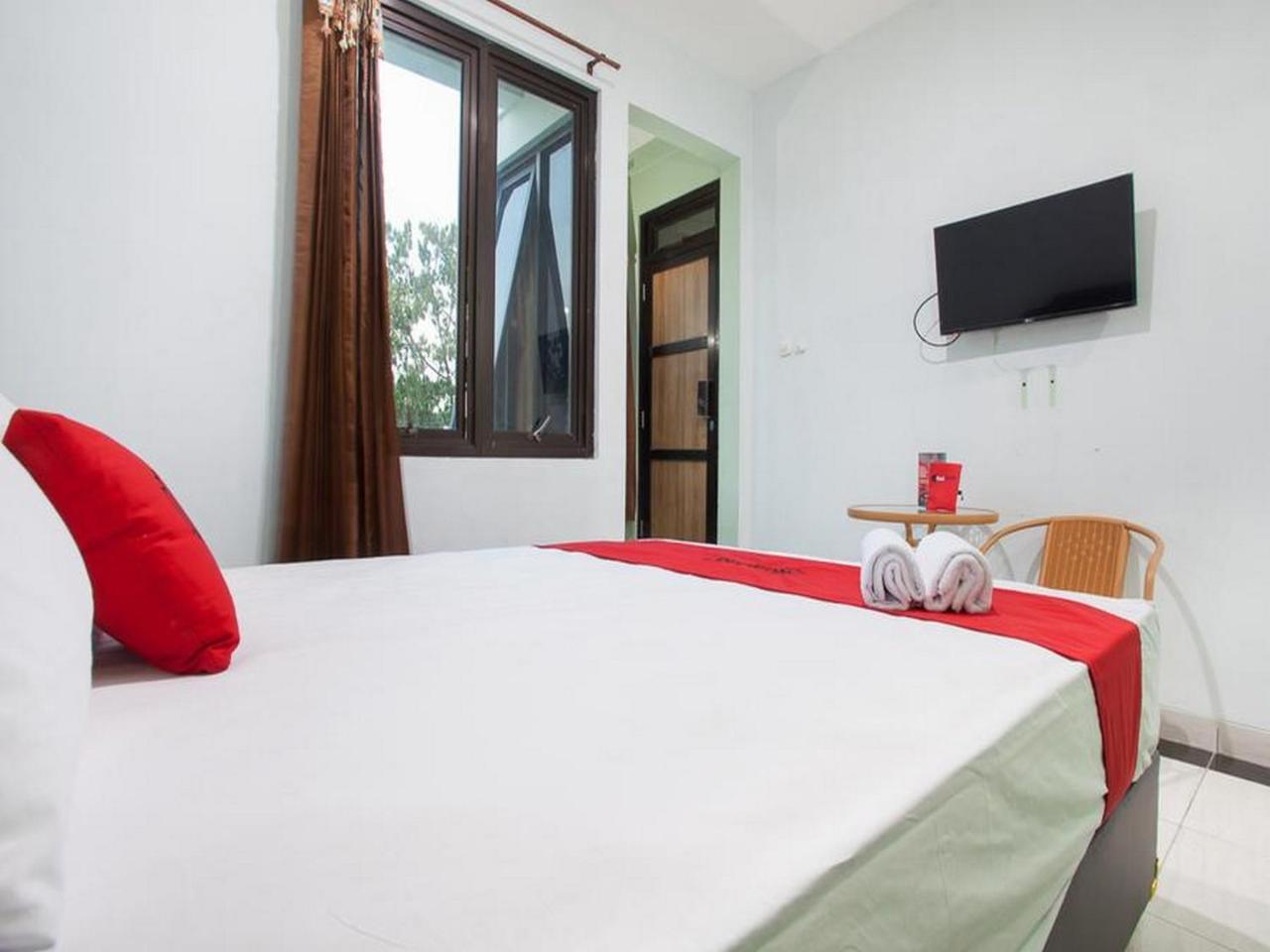 เรดดอร์ซ ชาเรียะห์ เนียร์ ดีบีแอล อารีนา 2 Hotel สุราบายา ภายนอก รูปภาพ