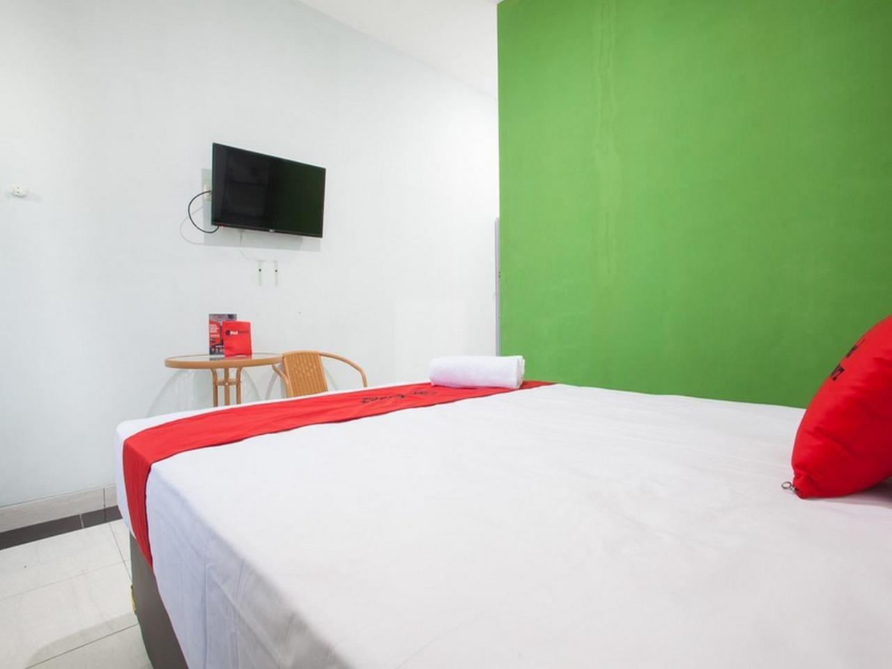 เรดดอร์ซ ชาเรียะห์ เนียร์ ดีบีแอล อารีนา 2 Hotel สุราบายา ภายนอก รูปภาพ