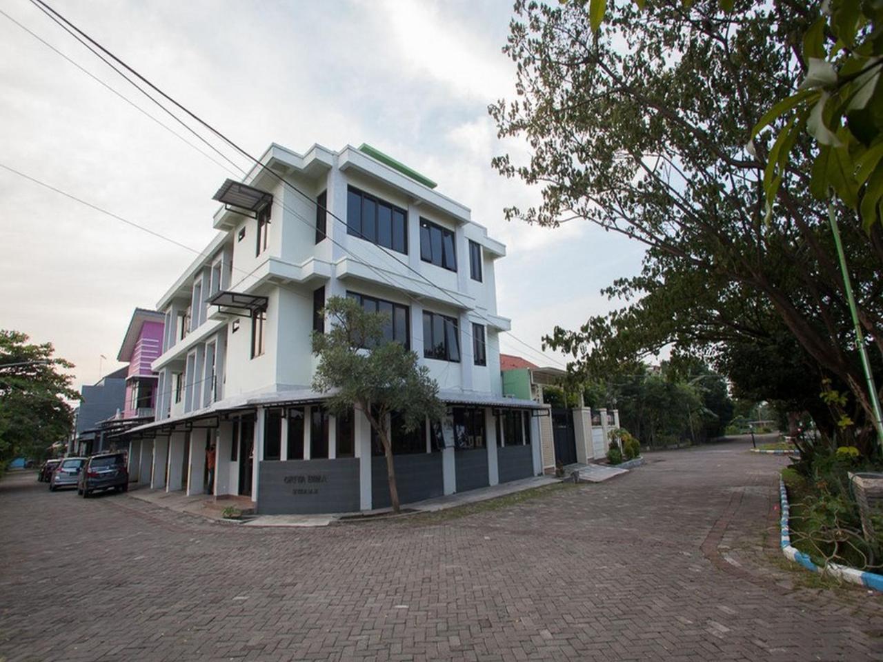 เรดดอร์ซ ชาเรียะห์ เนียร์ ดีบีแอล อารีนา 2 Hotel สุราบายา ภายนอก รูปภาพ